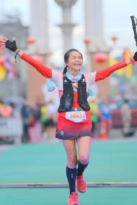 BIB: 5063
                            <button type="button" onclick="openModal(21764512)" class="btn btn-primary btn-sm float-right btn-popup" data-toggle="modal" data-target=".modal-high-quality">
                        <i class="fas fa-shopping-cart"></i> Add to Cart
                    </button>
                                            <button type="button" onclick="isThisMe(21764512, true)" class="btn btn-success btn-sm float-right btn-popup btn-isme hidden" data-toggle="tooltip" data-placement="bottom" title="นี่คือรูปของคุณใช่ไหม คลิกที่นี่เพื่อเอาเข้าอัลบั้ม">
                        <i class="fas fa-plus"></i> Add to album
                    </button>
                    <button type="button" onclick="isThisMe(21764512, false)" class="btn btn-warning btn-sm float-right btn-popup btn-isnotme hidden">
                        <i class="fas fa-ban"></i> Remove from album
                    </button>